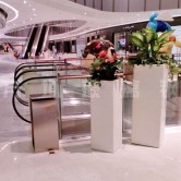 佛山大型购物中心定制玻璃钢花盆美化内部环境