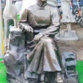 广州学校定制玻璃钢鲁迅人物雕塑竖立榜样