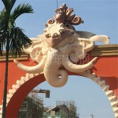 玻璃钢雕塑：颠覆商业空间的艺术引擎，为门头与美陈注入灵魂