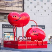 玻璃钢爱心造型雕塑：为城市景观注入情感温度与艺术活力
