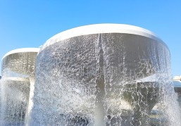 玻璃钢喷泉注塑工艺：塑造灵动水景的艺术与科学