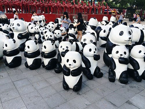 玻璃钢小熊猫雕塑