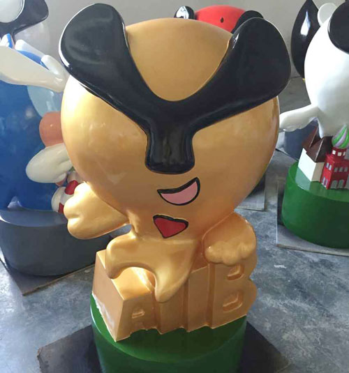 玻璃钢黄色公仔雕塑
